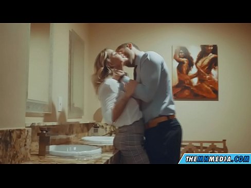 ❤️ عندما تغريك شقراء مفلس في مرحاض عام في الإباحية٪ ar.porngameshub.ru٪